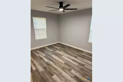 1037 N Guadalupe Street, Seguin, TX 78155 - Photo 9