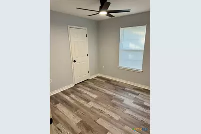 1037 N Guadalupe Street, Seguin, TX 78155 - Photo 11