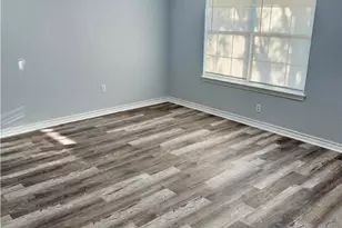 1037 N Guadalupe St, Seguin, TX 78155 - Photo 3