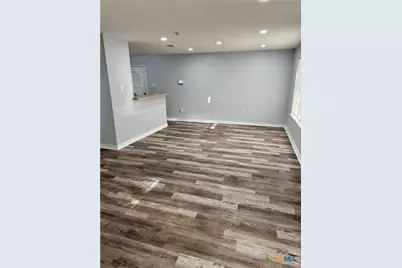 1037 N Guadalupe Street, Seguin, TX 78155 - Photo 15