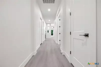 303 W Lane Ave, Manor, TX 78653 - Photo 5