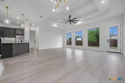 303 W Lane Ave, Manor, TX 78653 - Photo 7