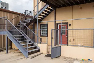165 S Guadalupe St, San Marcos, TX 78666 - Photo 11