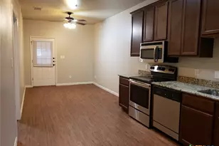 165 S Guadalupe St, San Marcos, TX 78666 - Photo 3