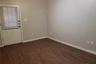 165 S Guadalupe St, San Marcos, TX 78666 - Photo 5