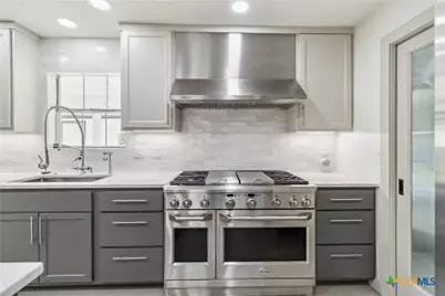 425 W Edgewater Terrace, New Braunfels, TX 78130 - Photo 9