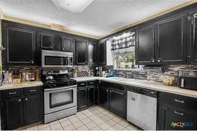 203 Yorkshire Lane, Victoria, TX 77904 - Photo 5