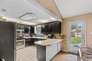 203 Yorkshire Ln, Victoria, TX 77904 - Photo 7