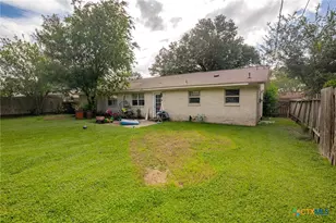 203 Yorkshire Ln, Victoria, TX 77904 - Photo 25