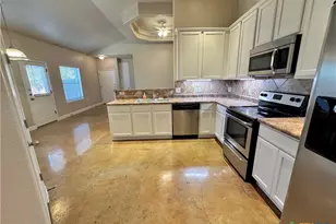 362 E Faust St, New Braunfels, TX 78130 - Photo 9