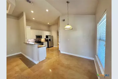 362 E Faust Street, New Braunfels, TX 78130 - Photo 5