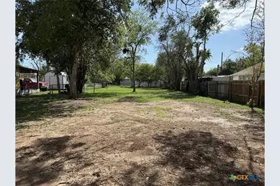 520 S Grant Avenue, New Braunfels, TX 78130 - Photo 1