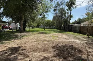 520 S Grant Ave, New Braunfels, TX 78130 - Photo 1