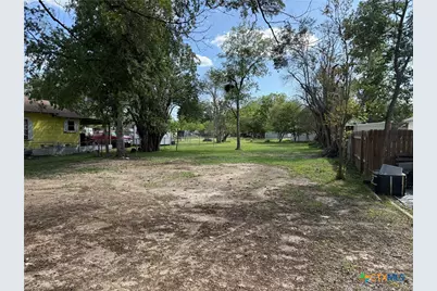 520 S Grant Avenue, New Braunfels, TX 78130 - Photo 3