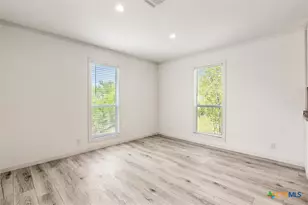 855 Roosevelt Rd, Luling, TX 78648 - Photo 9