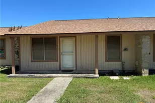 1051 Country Club Dr, Seguin, TX 78155 - Photo 1