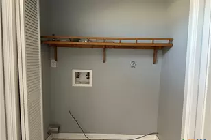 1051 Country Club Dr, Seguin, TX 78155 - Photo 5