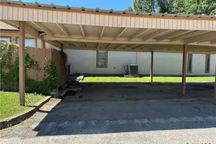 1051 Country Club Dr, Seguin, TX 78155 - Photo 11