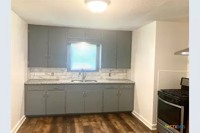 708 E Loma Vista Avenue, Victoria, TX 77901 - Photo 7