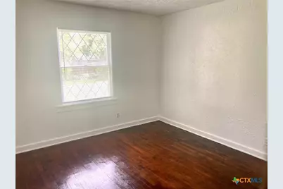 708 E Loma Vista Avenue, Victoria, TX 77901 - Photo 11