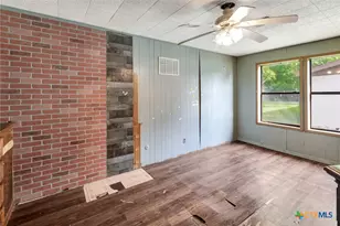 116 N Ben Wilson St, Victoria, TX 77901 - Photo 9