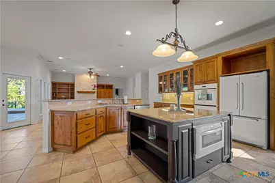 758 Mission Heights, New Braunfels, TX 78130 - Photo 13