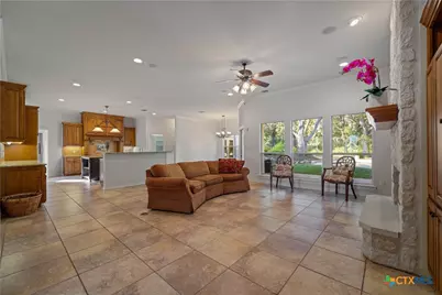 758 Mission Heights, New Braunfels, TX 78130 - Photo 9