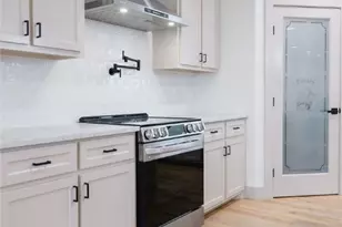 156 Essence Dr, Victoria, TX 77904 - Photo 13