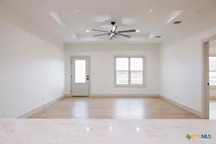 156 Essence Dr, Victoria, TX 77904 - Photo 7