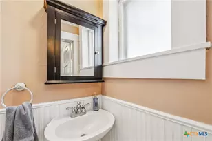 1004 Mitchell St, Gonzales, TX 78629 - Photo 21