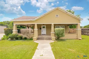 905 N Navarro St, Victoria, TX 77901 - Photo 1