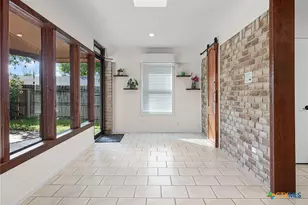 221 W Tanglewood Dr, New Braunfels, TX 78130 - Photo 9