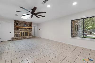 221 W Tanglewood Drive, New Braunfels, TX 78130 - Photo 5