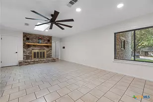 221 W Tanglewood Dr, New Braunfels, TX 78130 - Photo 5