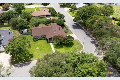 221 W Tanglewood Drive, New Braunfels, TX 78130 - Photo 31