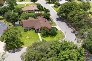 221 W Tanglewood Dr, New Braunfels, TX 78130 - Photo 31