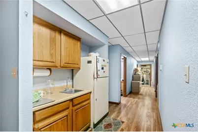 708 E Goodwin Avenue, Victoria, TX 77901 - Photo 9