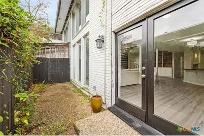 3300 Yorktown Street #13, Houston, TX 77056 - Photo 13