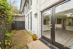 3300 Yorktown St, Houston, TX 77056 - Photo 13