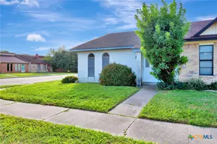 215 Chantilly St, Victoria, TX 77904 - Photo 3