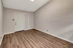 215 Chantilly St, Victoria, TX 77904 - Photo 7