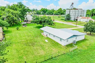 507 E 1st St, Cameron, TX 76520 - Photo 27