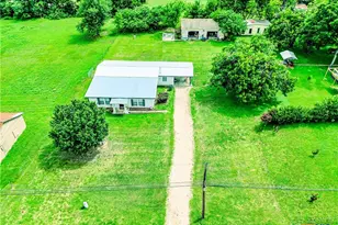 507 E 1st St, Cameron, TX 76520 - Photo 25