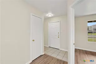 671 NW Crossing Dr, New Braunfels, TX 78130 - Photo 5