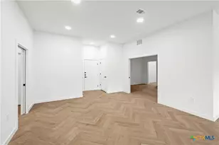 2209 S 1st St, Austin, TX 78704 - Photo 13