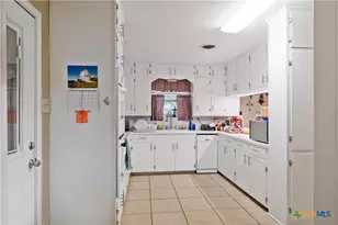 508 W Johnson St, Cuero, TX 77954 - Photo 7