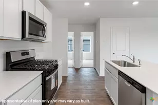 915 Prince Albert, Seguin, TX 78155 - Photo 7