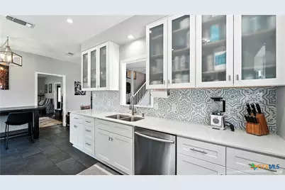 130 Oak Ridge Drive, New Braunfels, TX 78132 - Photo 11