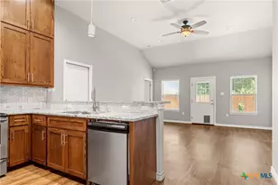 152 Navarro Xing, Seguin, TX 78155 - Photo 3