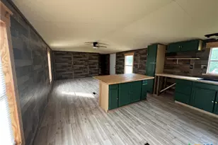 408 Debbie St, Victoria, TX 77905 - Photo 9